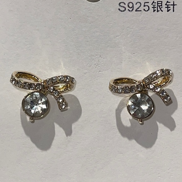 Earring - Picture 1 of 3